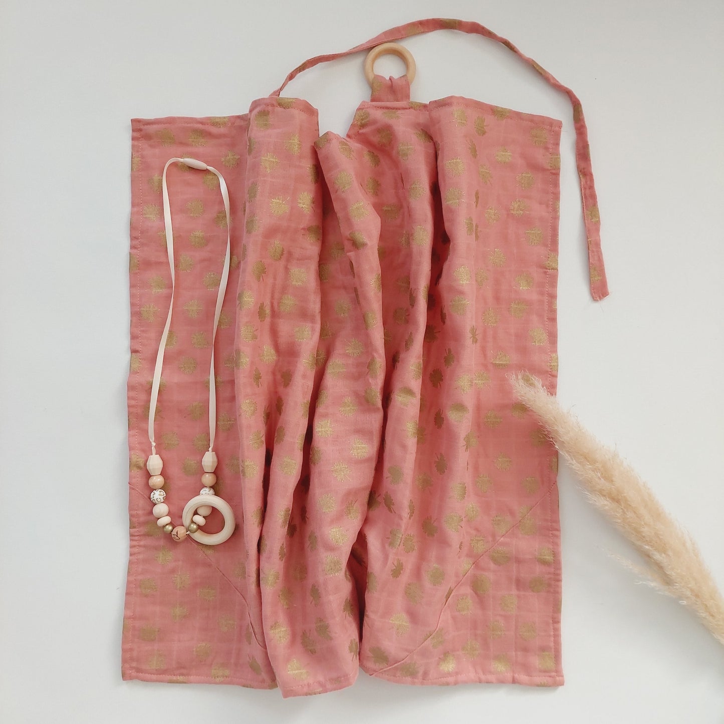 Drap d'allaitement personnalisé coton "Corail motif dorés" (+collier d'allaitement)