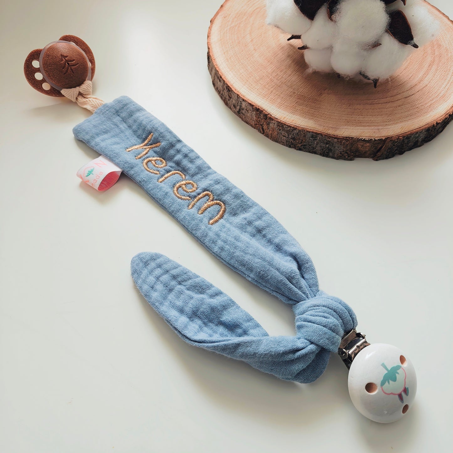 Attache tétine en tissu personnalisée – Prénom brodé