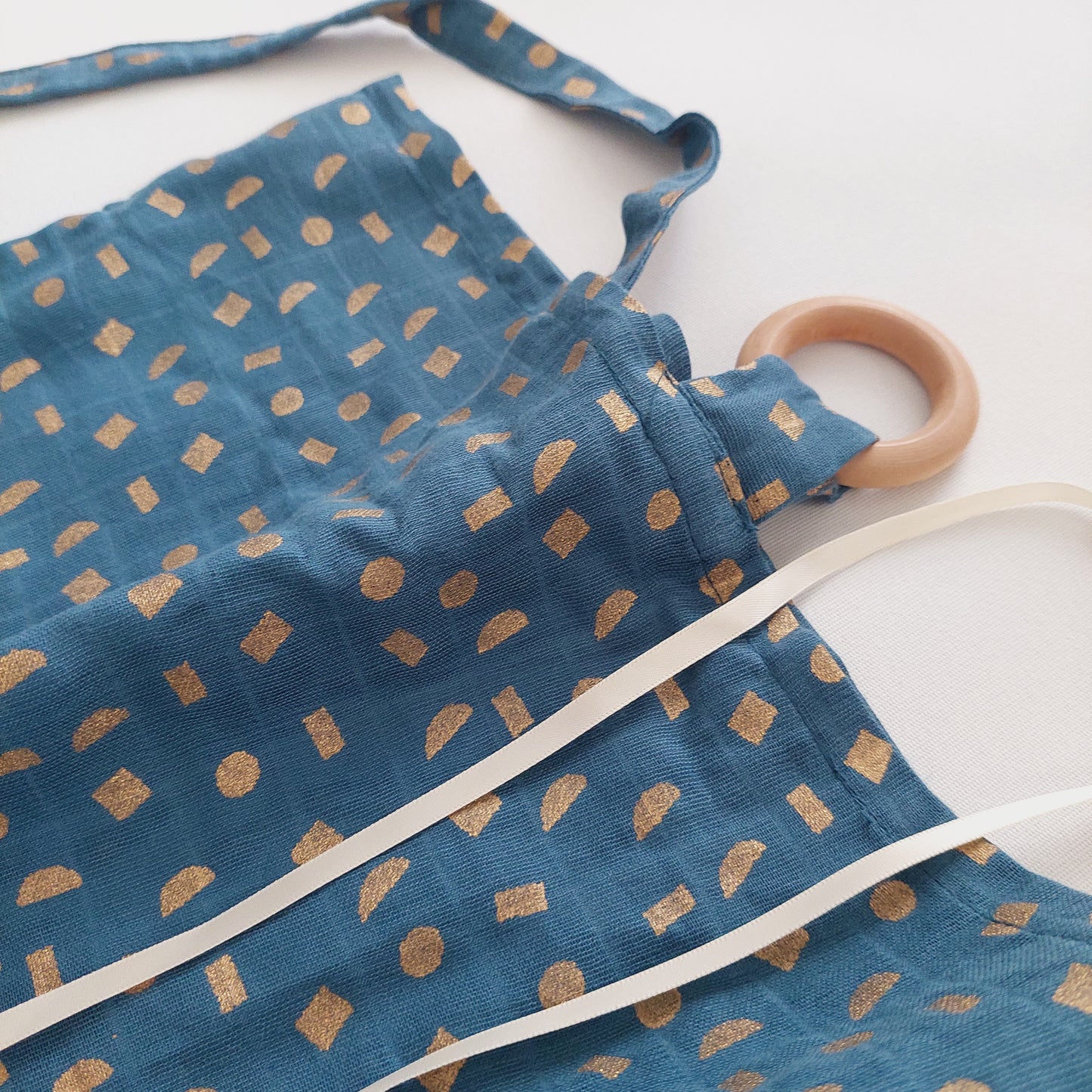 Drap d'allaitement personnalisé coton "bleu motif dorés" (+collier d'allaitement)