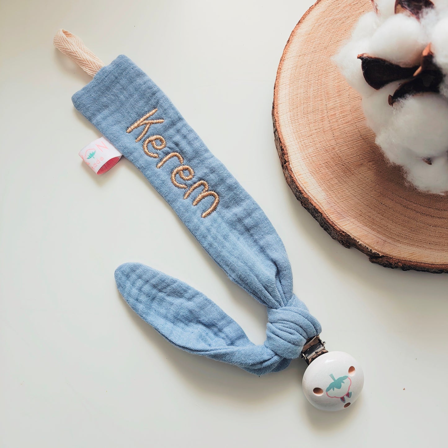 Attache tétine en tissu personnalisée – Prénom brodé